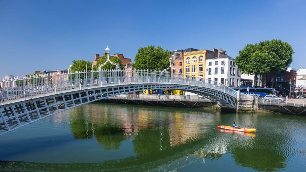 Ha'Penny Bridge, River Liffey, Dublin