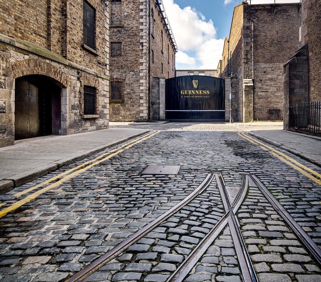 Dublin City and Coast: Castles, Coastlines & Creamy Pints